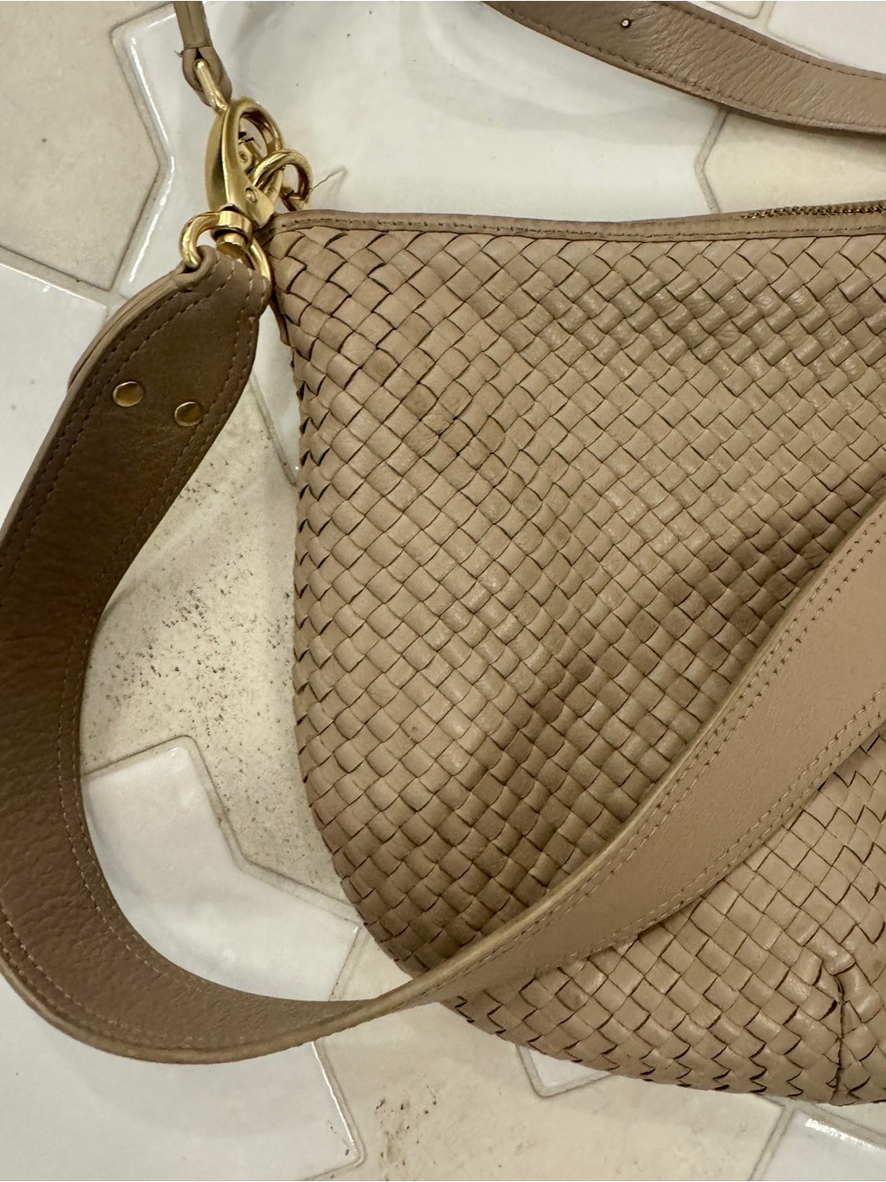Quince Italian Leather Convertible Crescent Shoulder Bag Size Large in Taupe - Picture 3 of 12